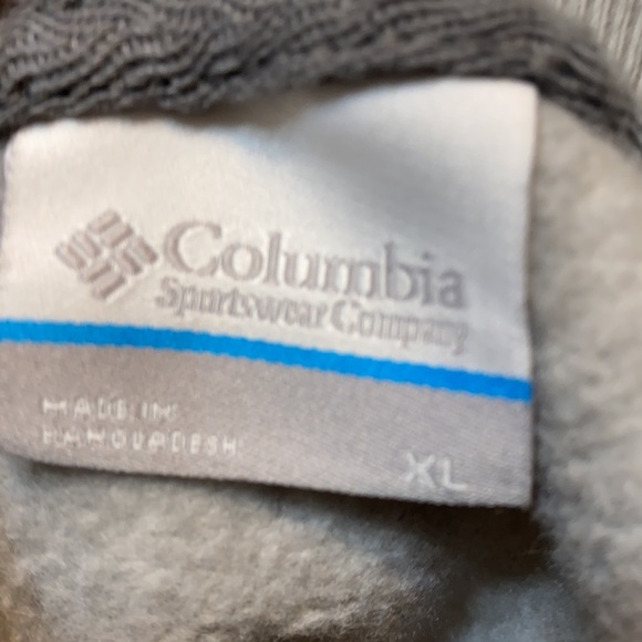 *** SOLD ***. Previously loved Women’s XL Columbia sweatshirt - Picture 3 of 3